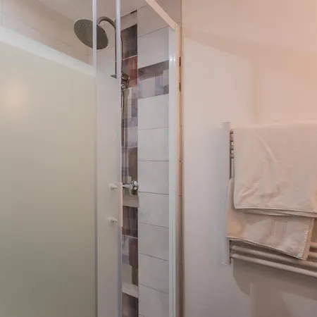 Maison Loustalet לינה וארוחת בוקר 3*